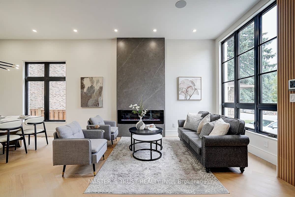 202 Carlton Road, Markham, ON L3R 3L8