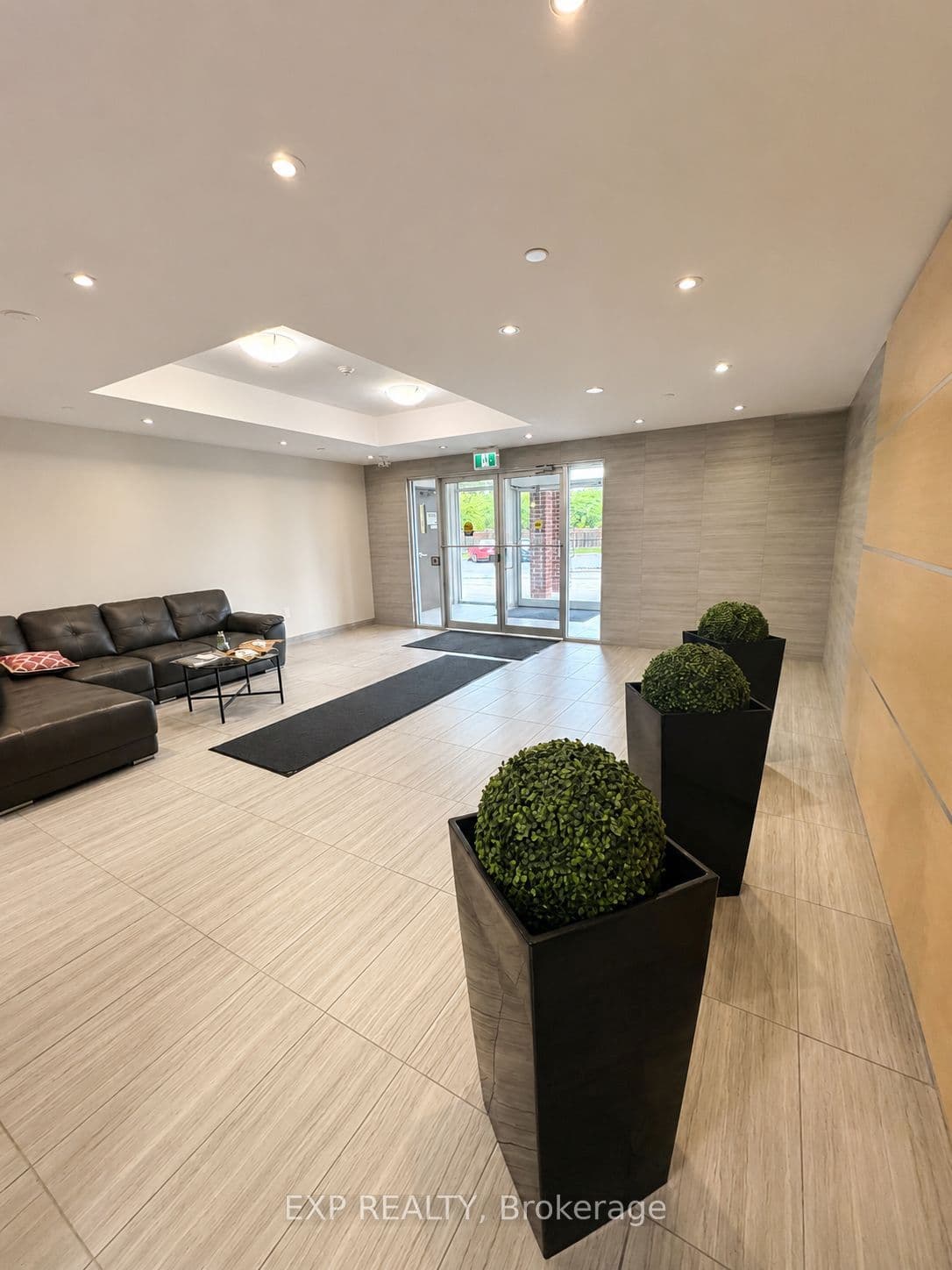 80 Aspen Springs Drive 124, Clarington, ON L1C 0V4
