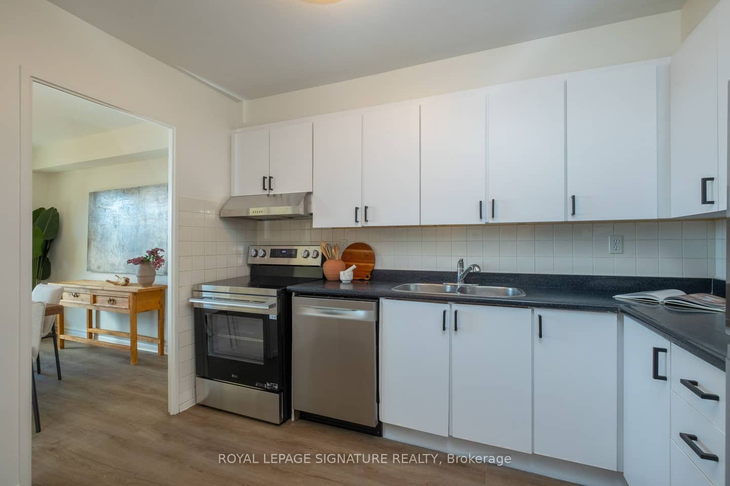 360 Ridelle Avenue 1607, Toronto, ON M6B 1K1