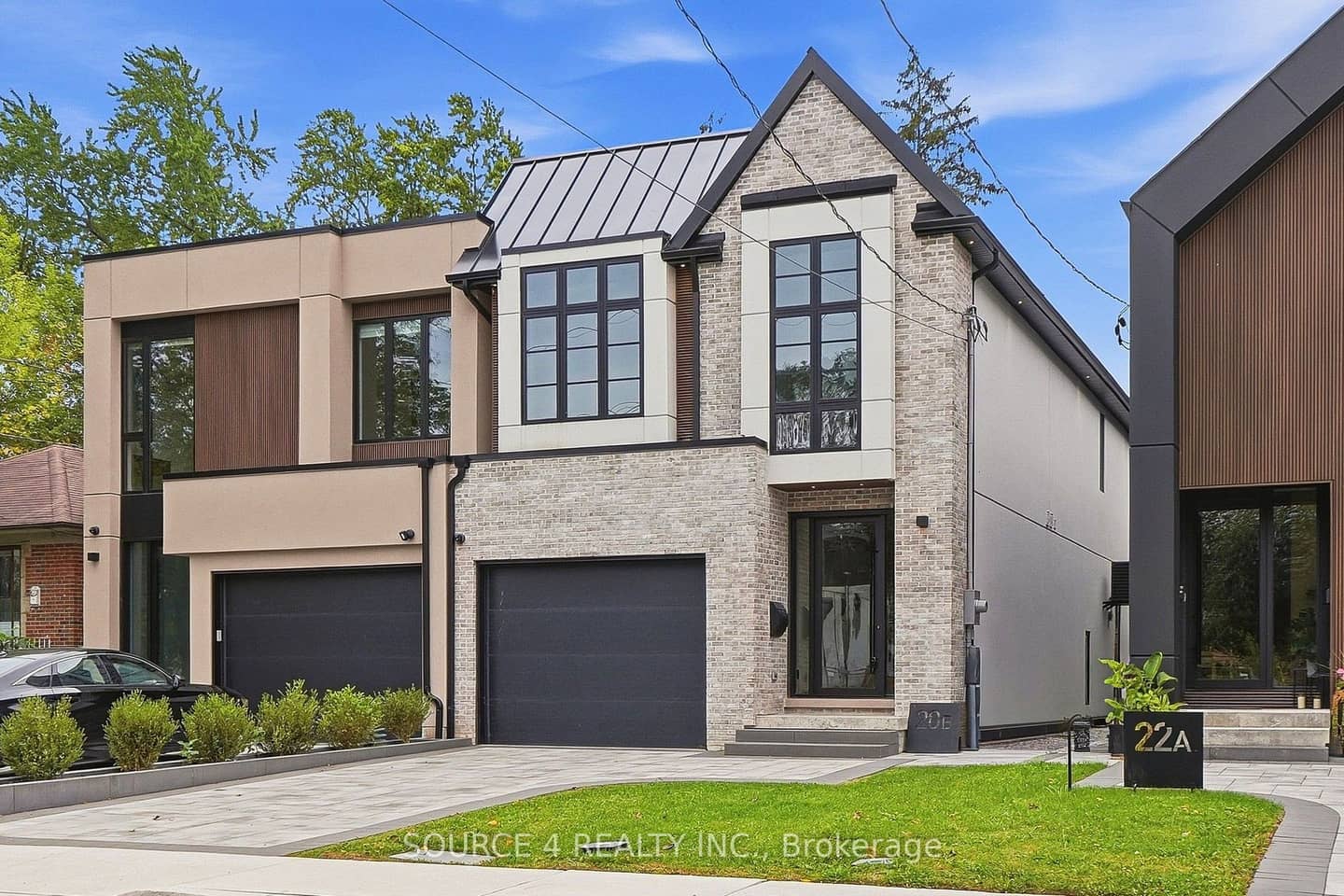 20B Broadview Avenue, Mississauga, ON L5H 2S9