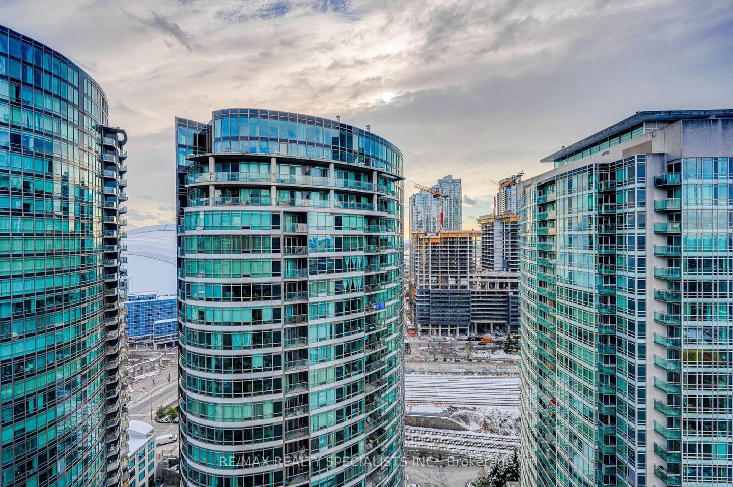 352 Front Street 2305, Toronto, ON M5V 0K3