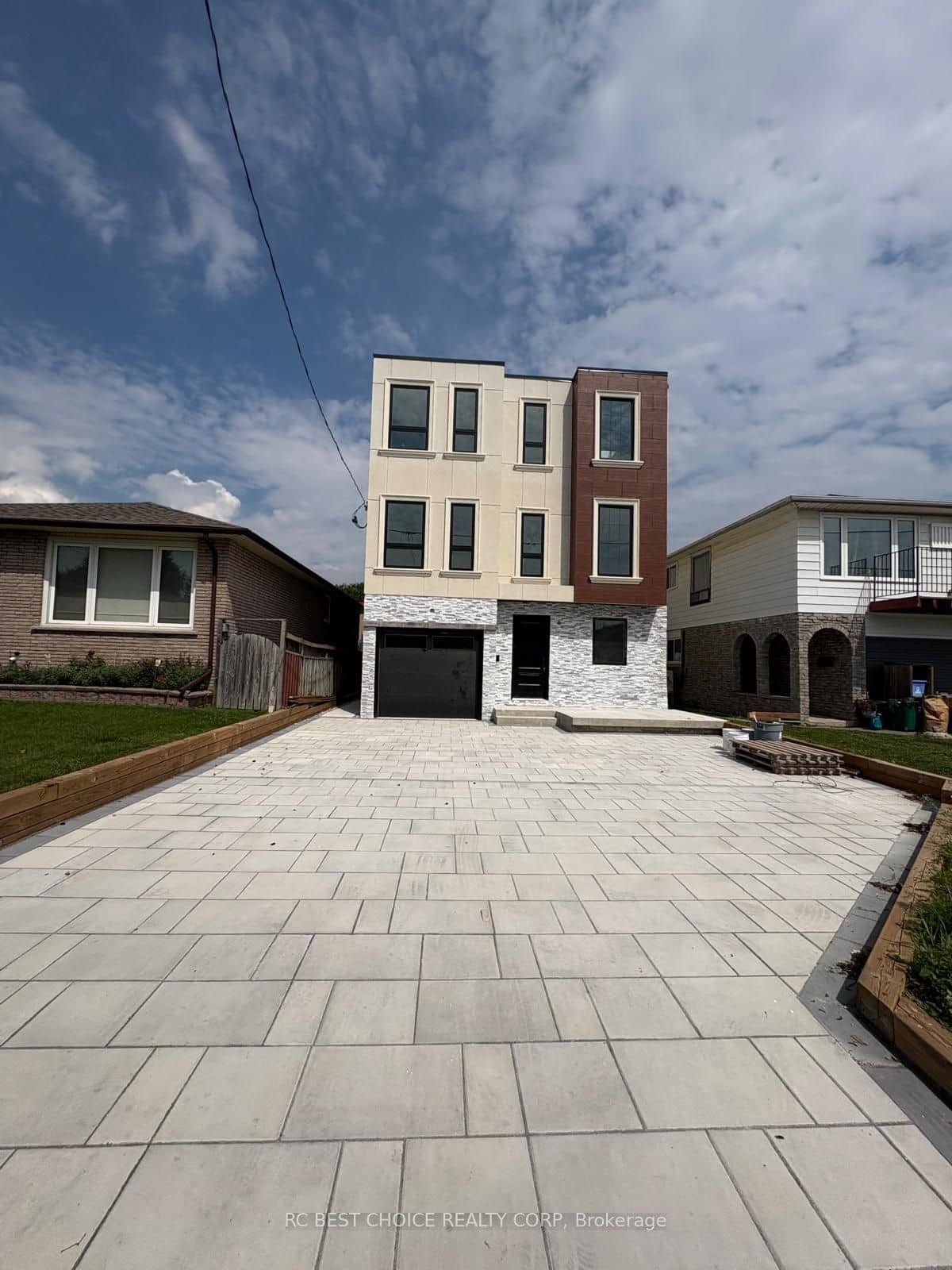 113 Grenfell Street, Oshawa, ON L1J 4W1
