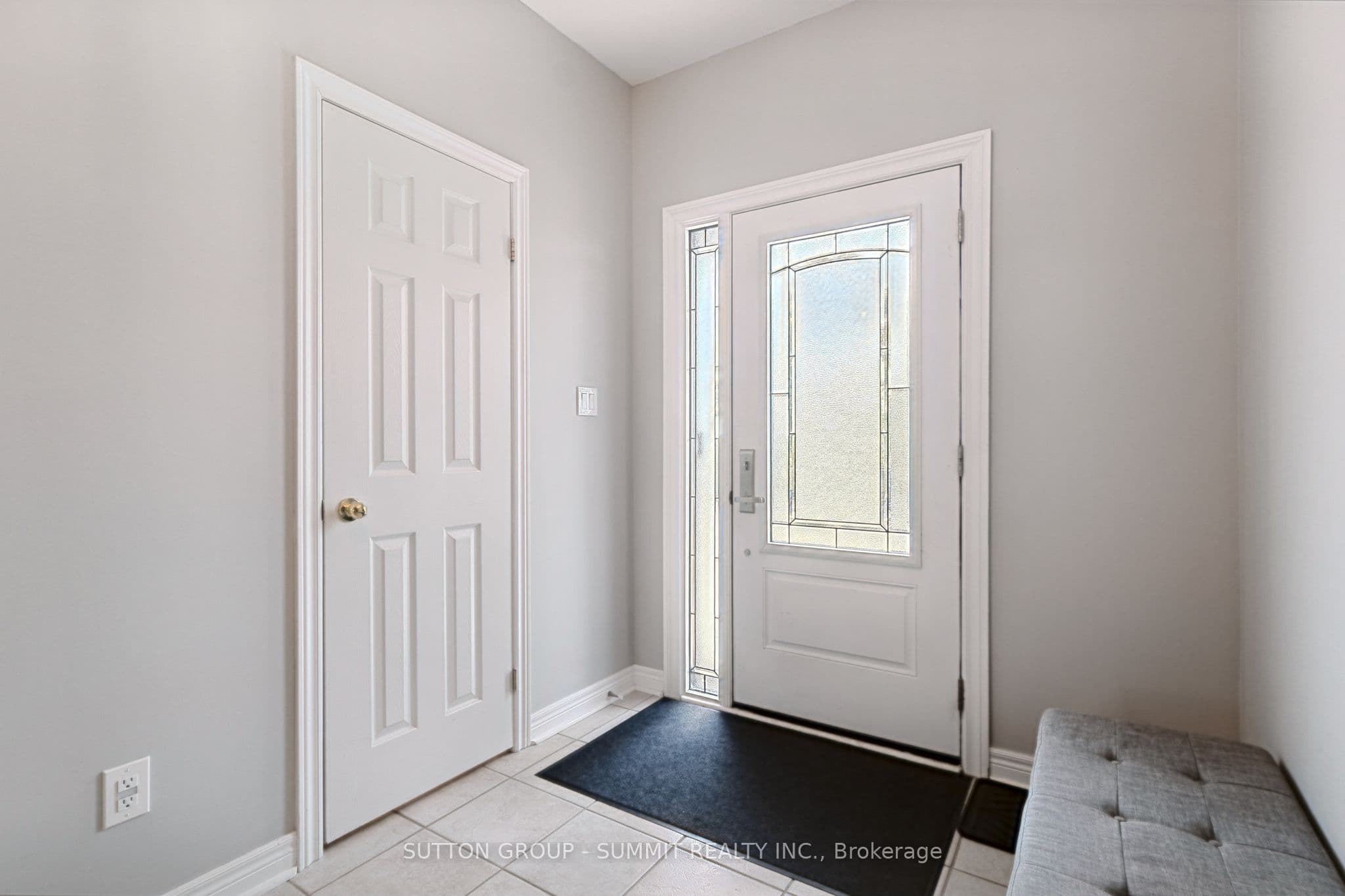 2092 ENGLISH Crescent, Burlington, ON L7L 7B3
