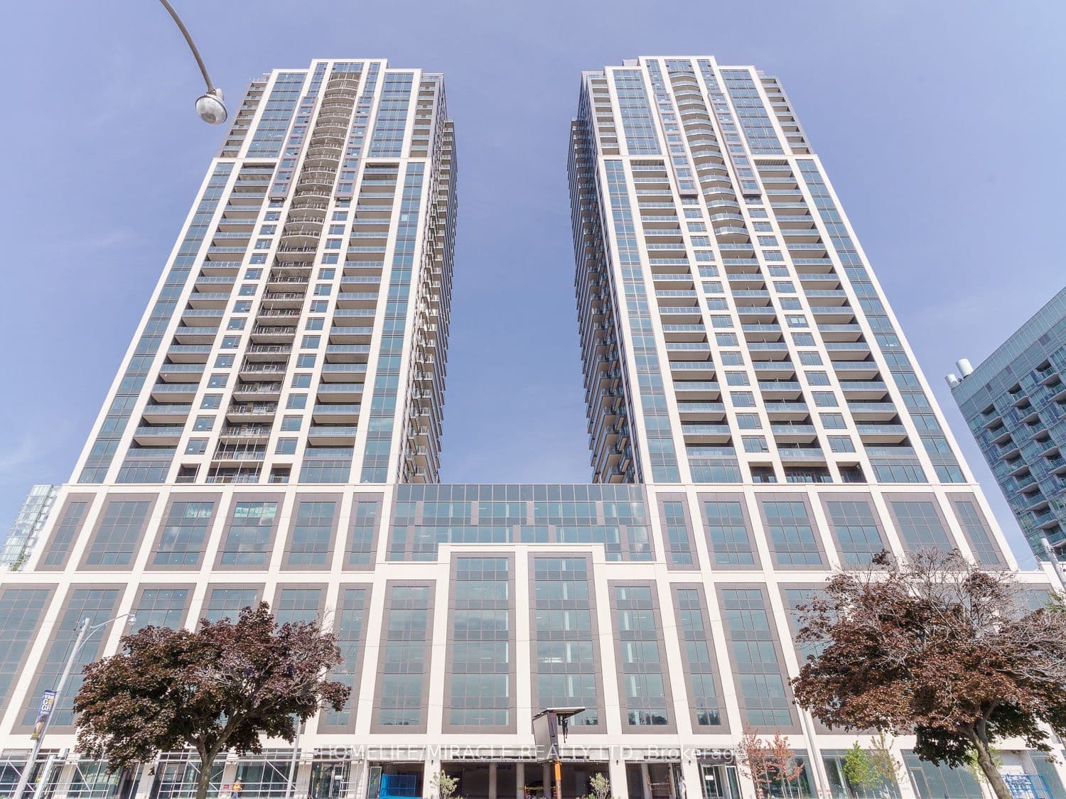 1926 Lakeshore Boulevard W 1701, Toronto, ON M6S 1A1