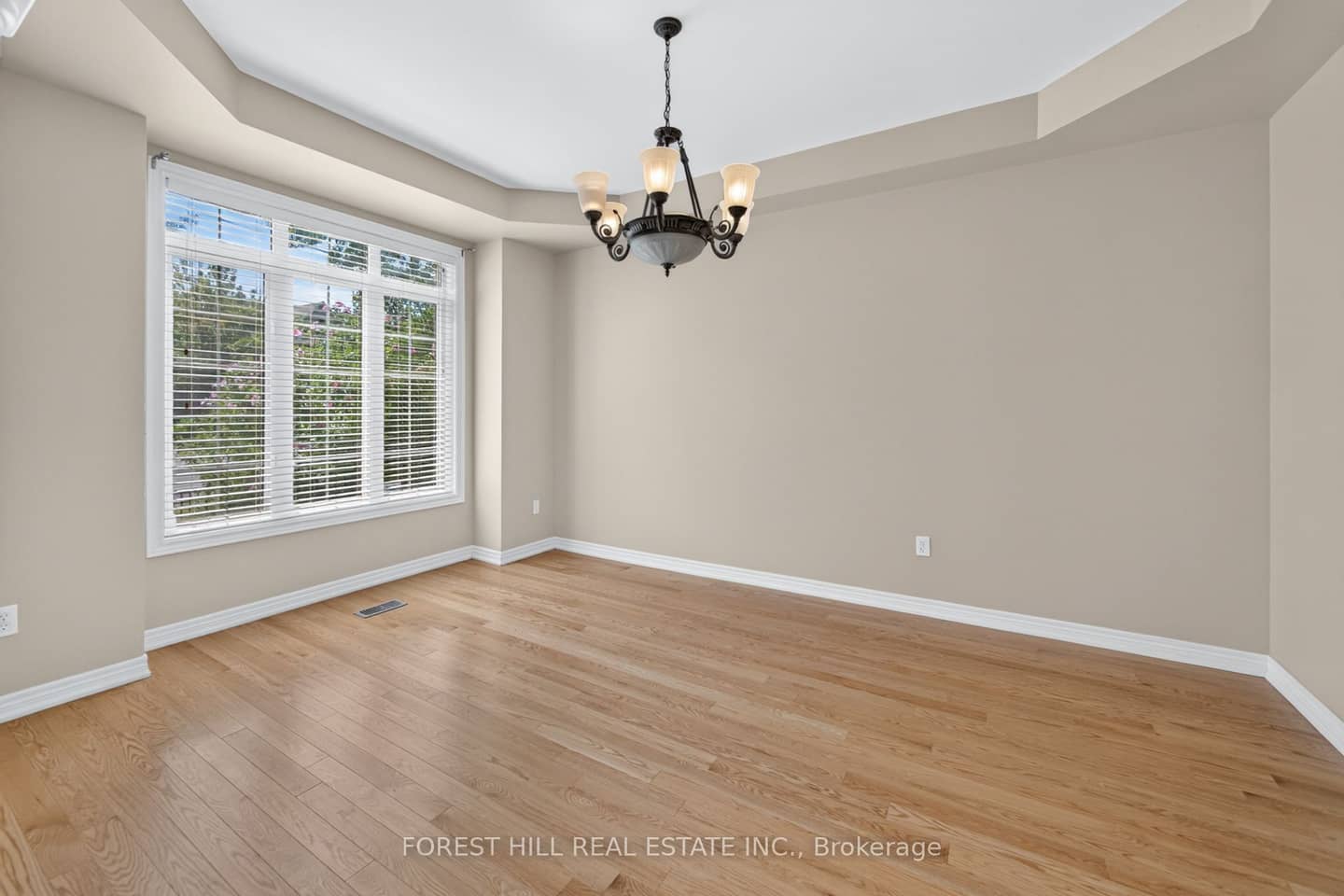 3549 Eglinton Avenue W, Mississauga, ON L5M 7T3