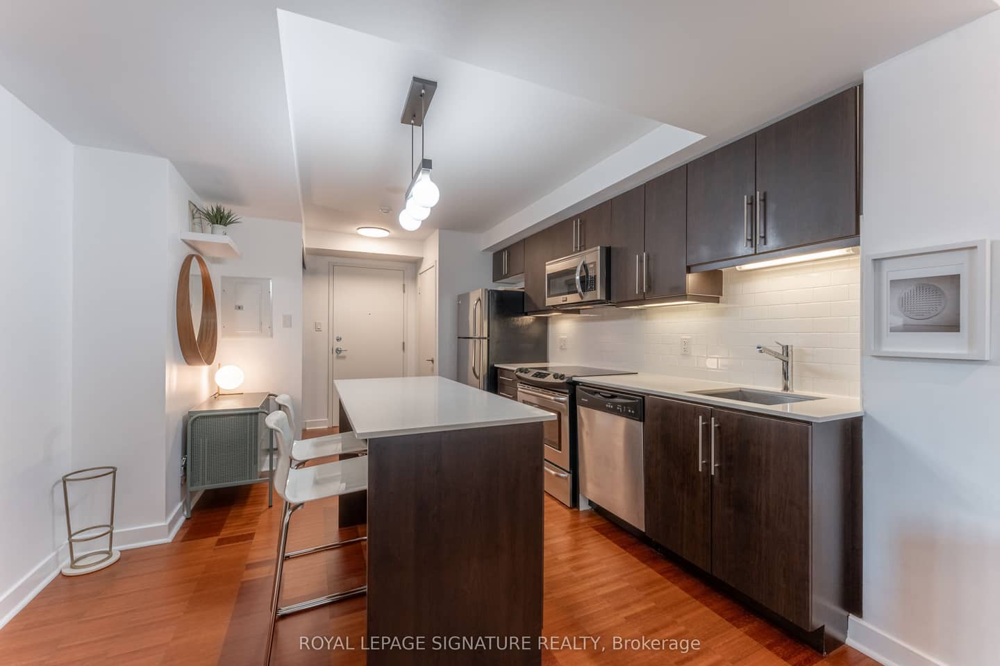 1169 Queen Street W 328, Toronto, ON M6J 0A4
