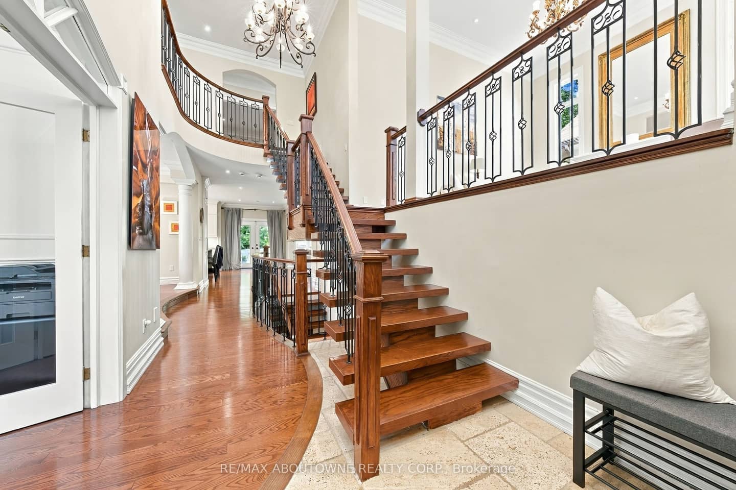 3021 Woodland Park Drive, Burlington, ON L7N 1K8