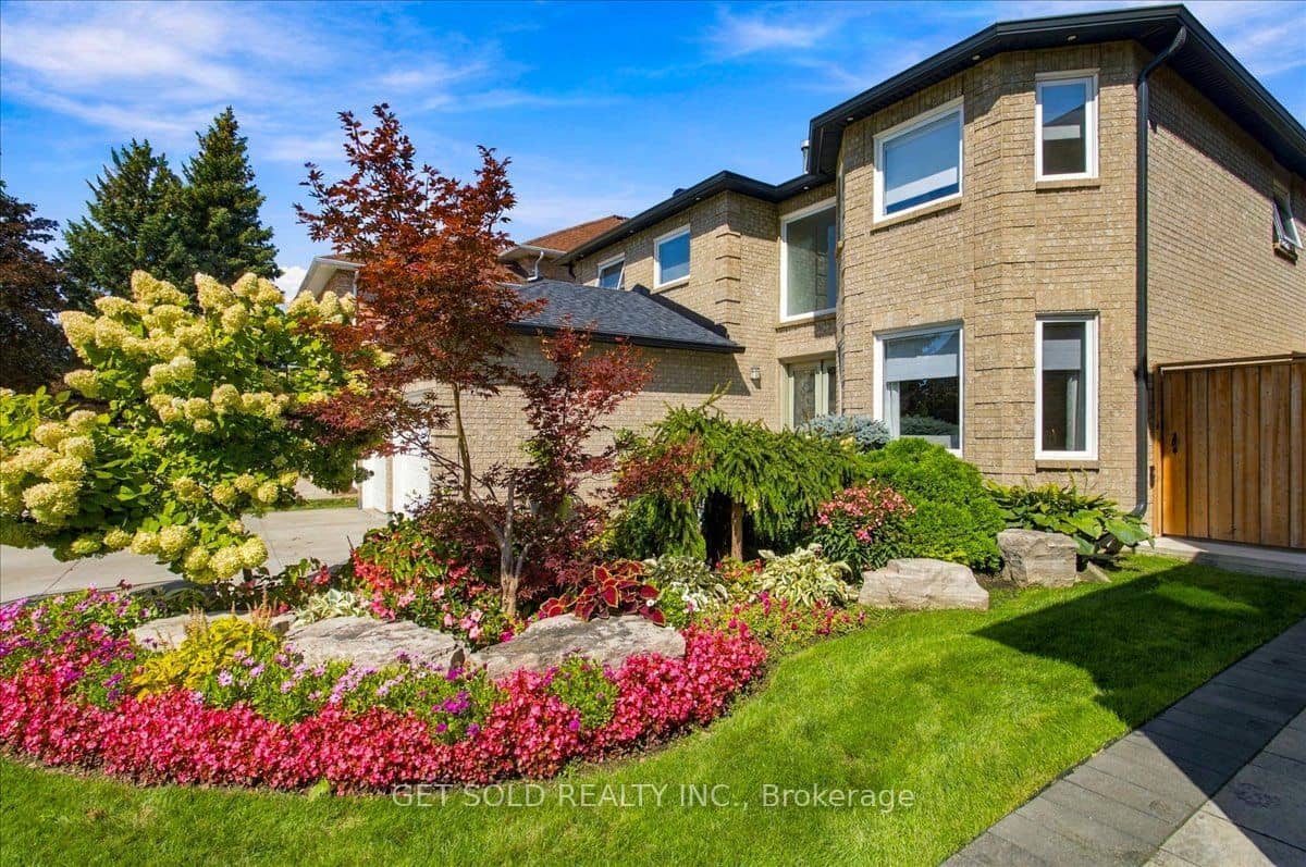 10 Coldwater Court, Vaughan, ON L4J 7S4