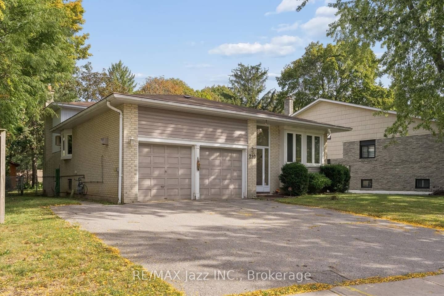 210 Murray Drive, Aurora, ON L4G 2C5