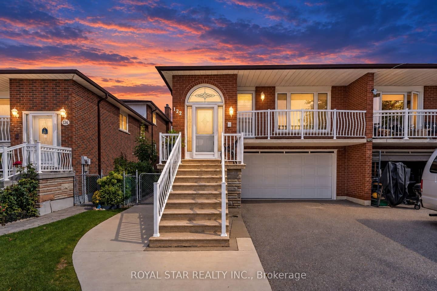 122 Sawmill Road, Toronto, ON M3L 2K4