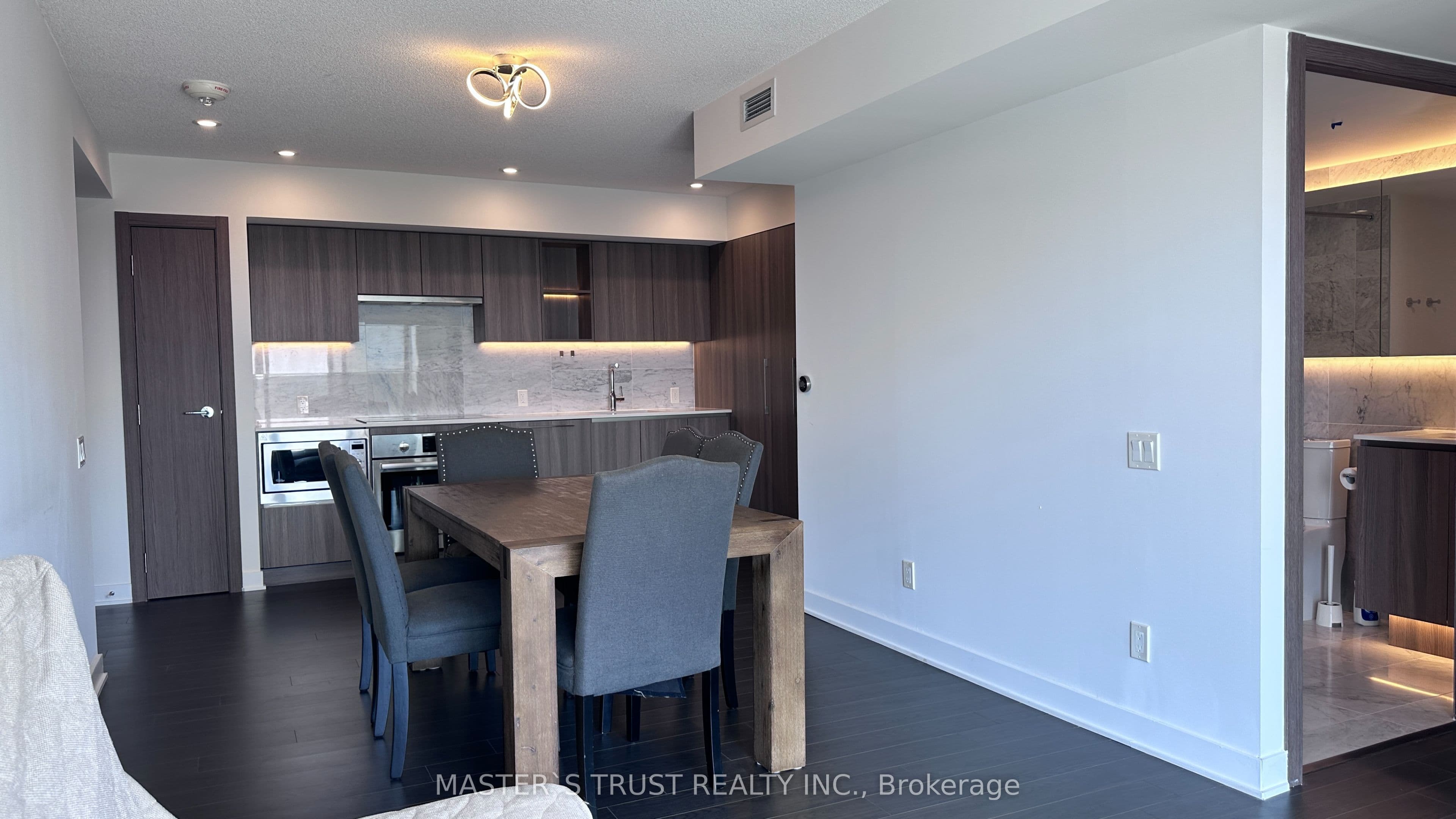 17 Bathurst Street 1715, Toronto, ON M5V 0N1
