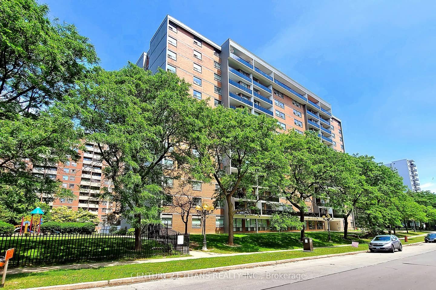 20 Gilder Drive 1208, Toronto, ON M1K 5E1