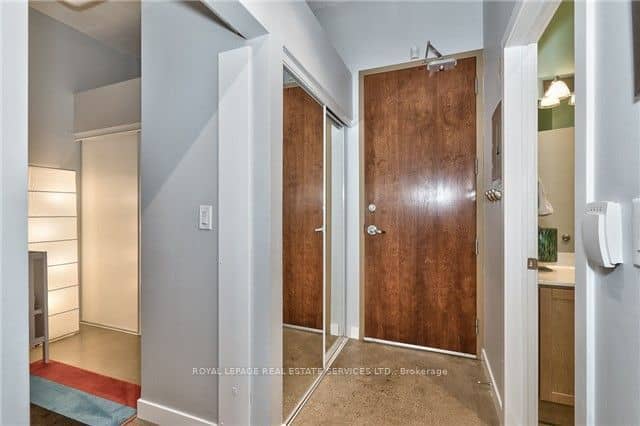 2 Fieldway Road 316, Toronto, ON M8Z 3L1