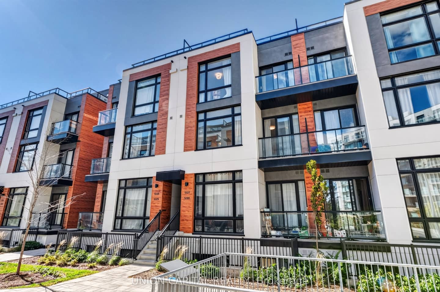8 David Eyer Road 1227, Richmond Hill, ON L4S 0N3