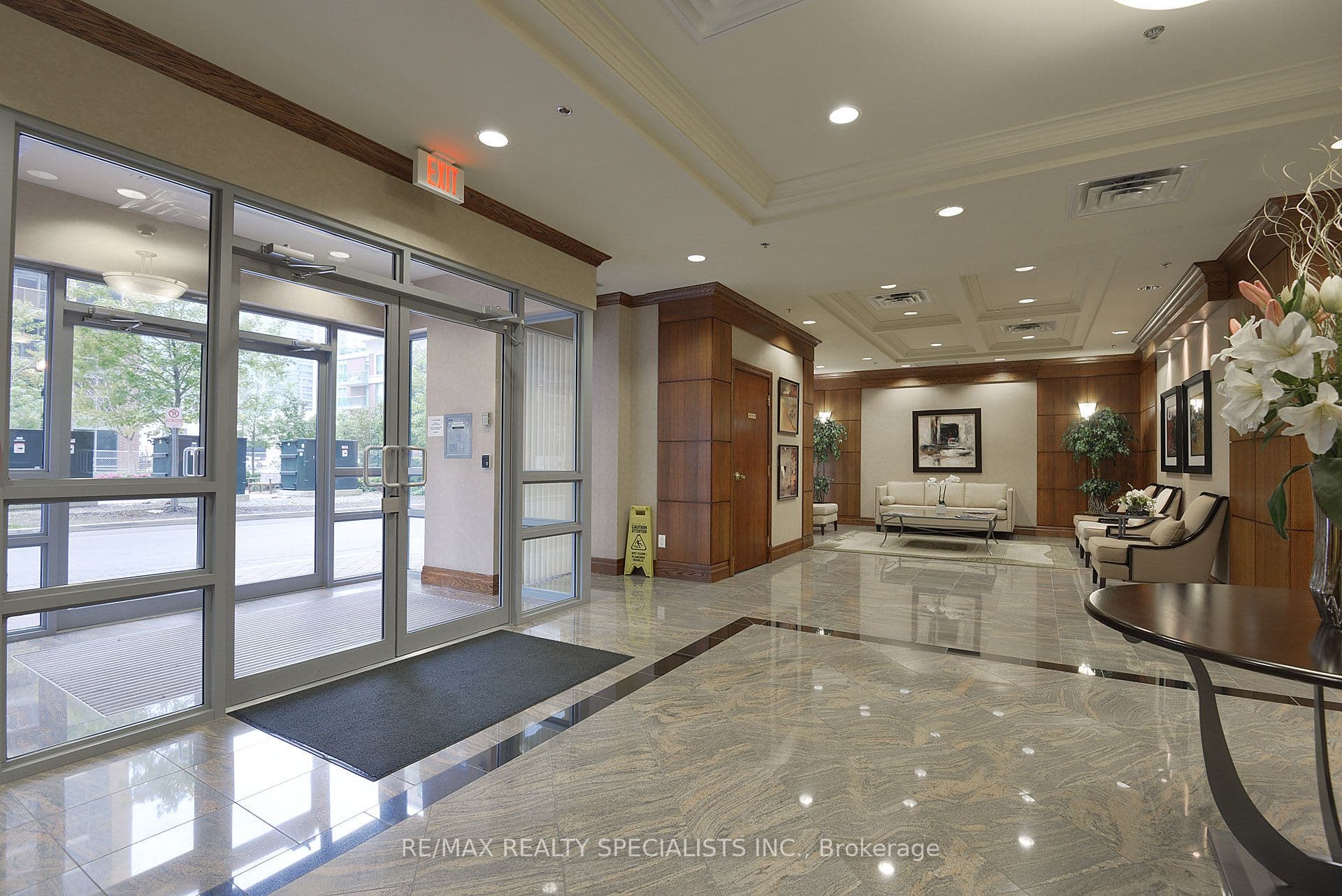 5 Michael Power Place 1005, Toronto, ON M9A 0A3
