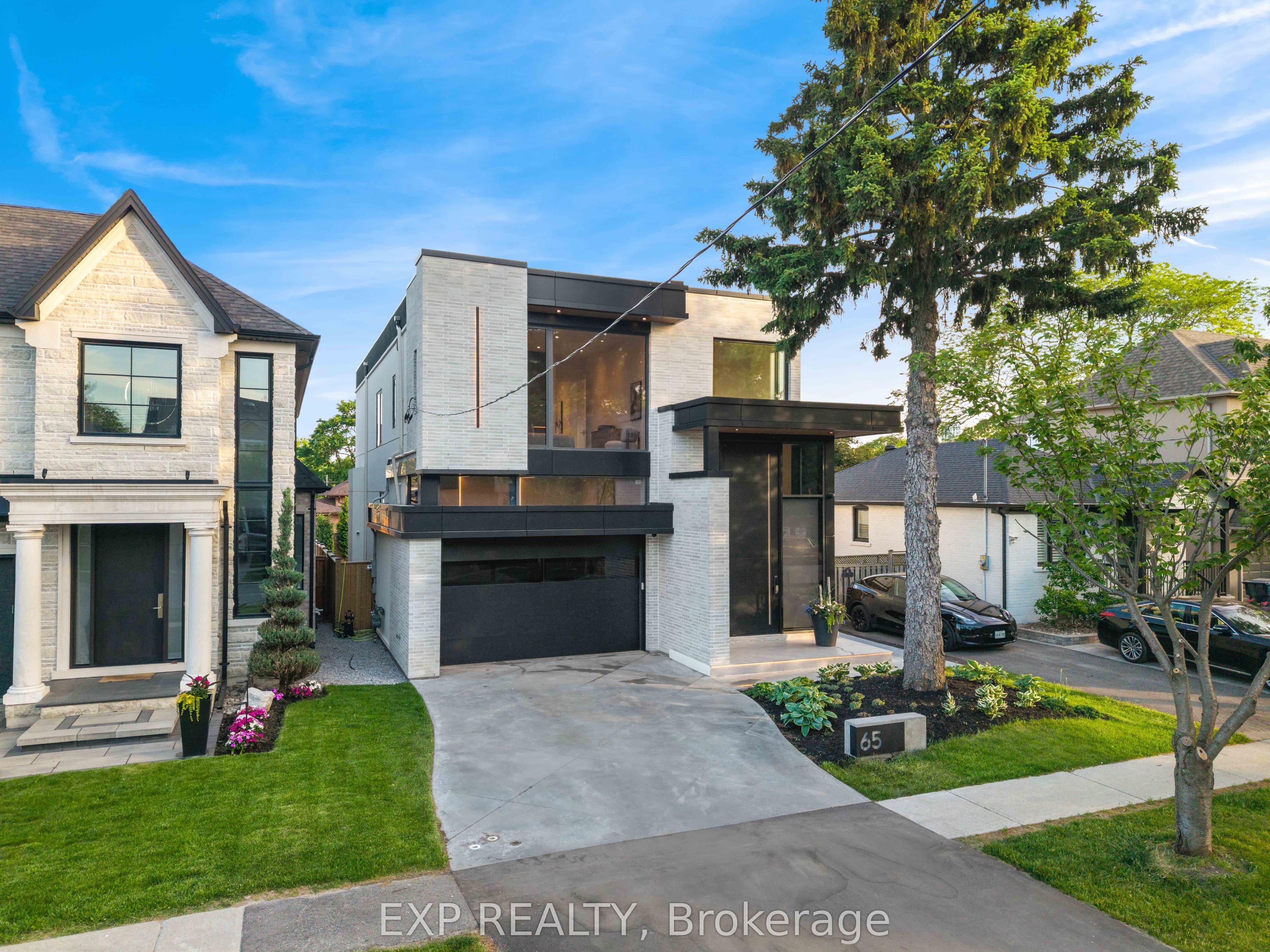 65 Edgecroft Road, Toronto, ON M8Z 2C1