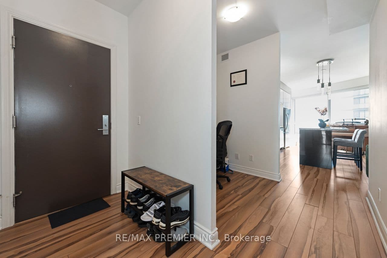 80 Marine Parade Drive 906, Toronto, ON M8V 0A3