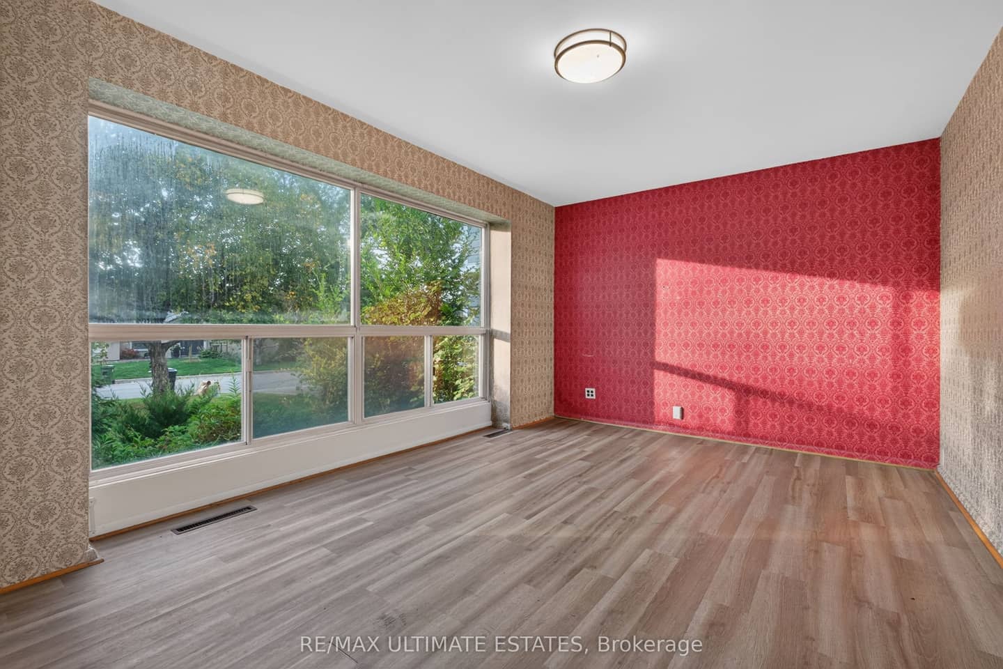 32 Broadleaf Road, Toronto, ON M3B 1C2