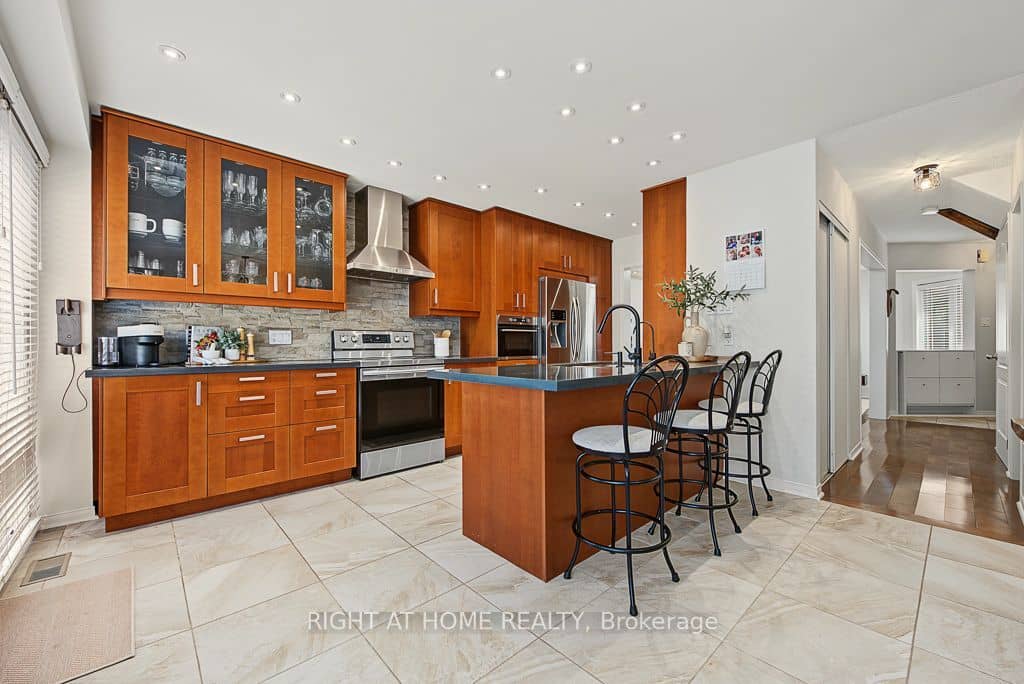 3829 Craighurst Avenue, Mississauga, ON L5N 6T7