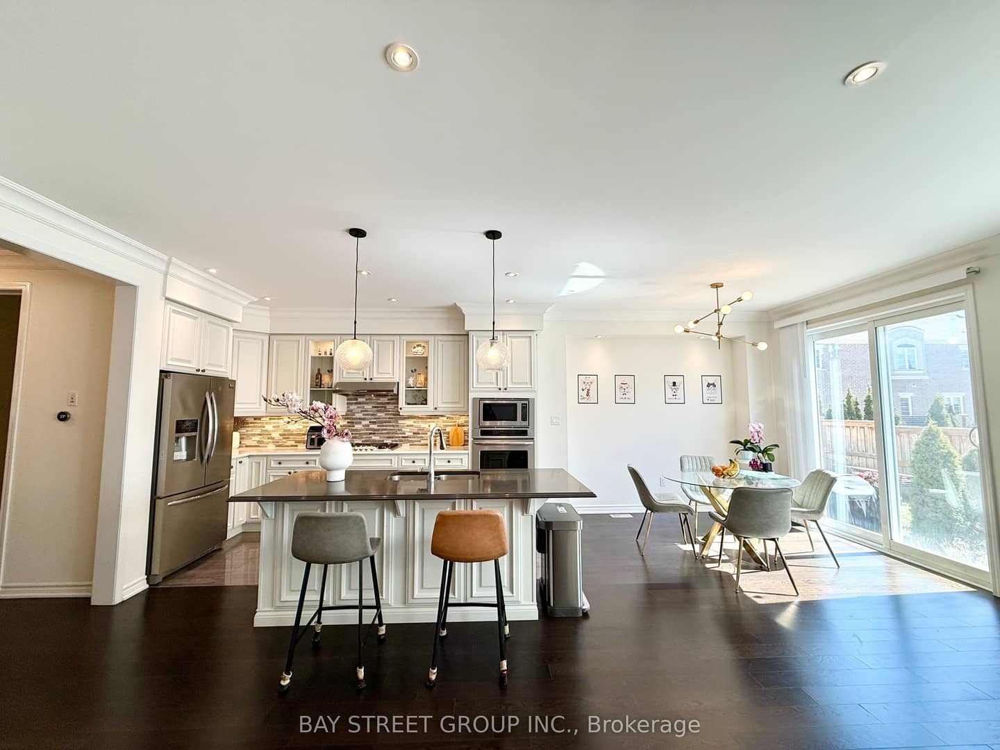 164 Beaveridge Avenue, Oakville, ON L6H 0M6