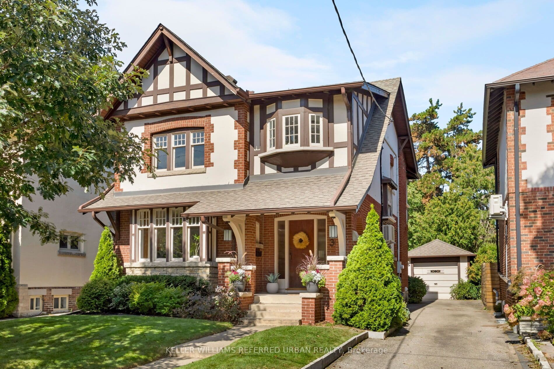 30 Baby Point Road, Toronto, ON M6S 2G1