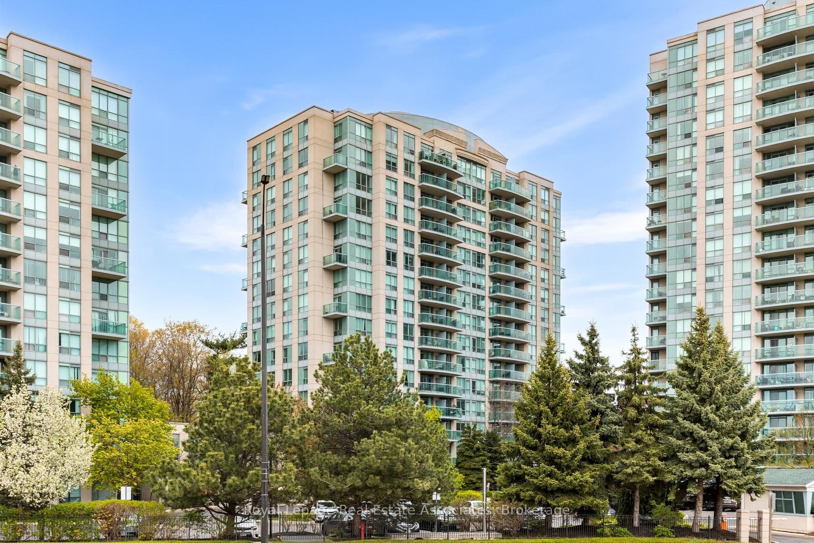 2565 Erin Centre Boulevard PH7, Mississauga, ON L5M 6Z8