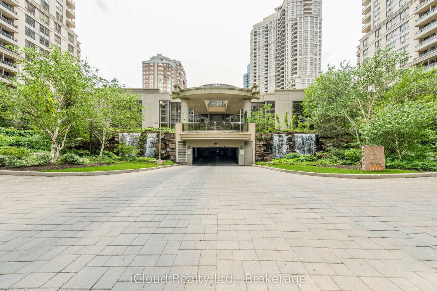 3888 Duke Of York Boulevard 2521, Mississauga, ON L5B 4P5