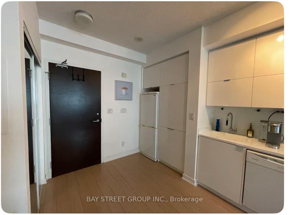 21 Iceboat Terrace 4303, Toronto, ON M5V 4A9