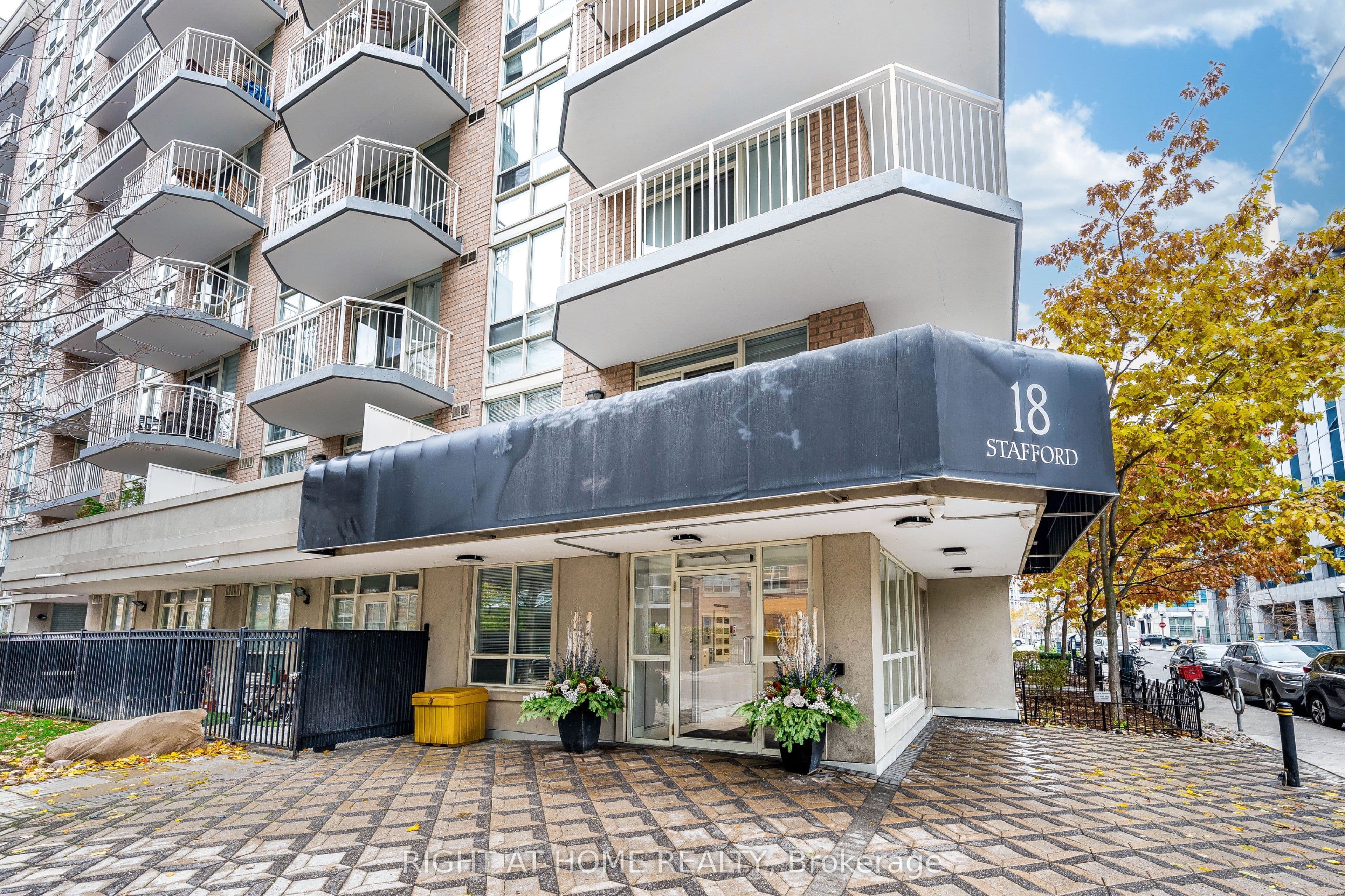 18 Stafford Street 602, Toronto, ON M5V 3W4
