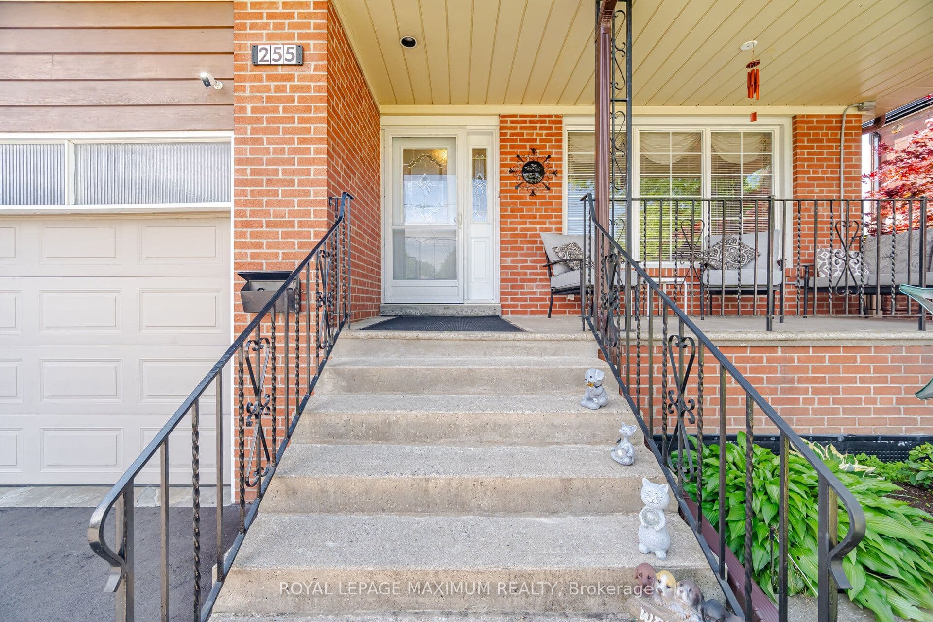 255 John Street, Toronto, ON M9N 1K1
