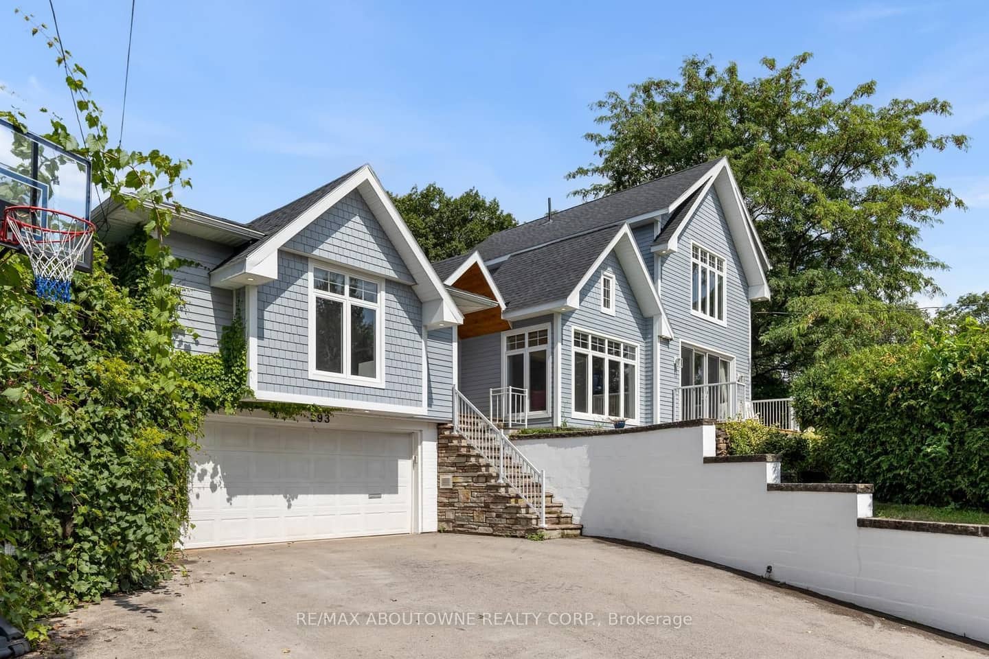 293 North Shore Boulevard E, Burlington, ON L7T 1W8