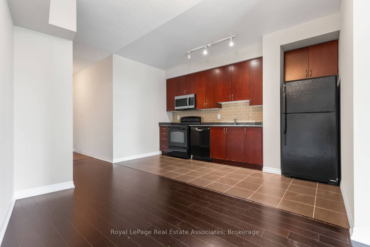 223 Webb Drive 1709, Mississauga, ON L5B 0E8