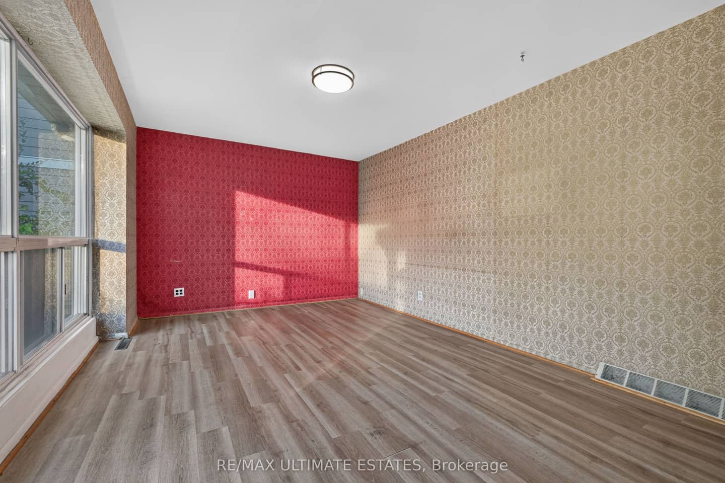 32 Broadleaf Road, Toronto, ON M3B 1C2