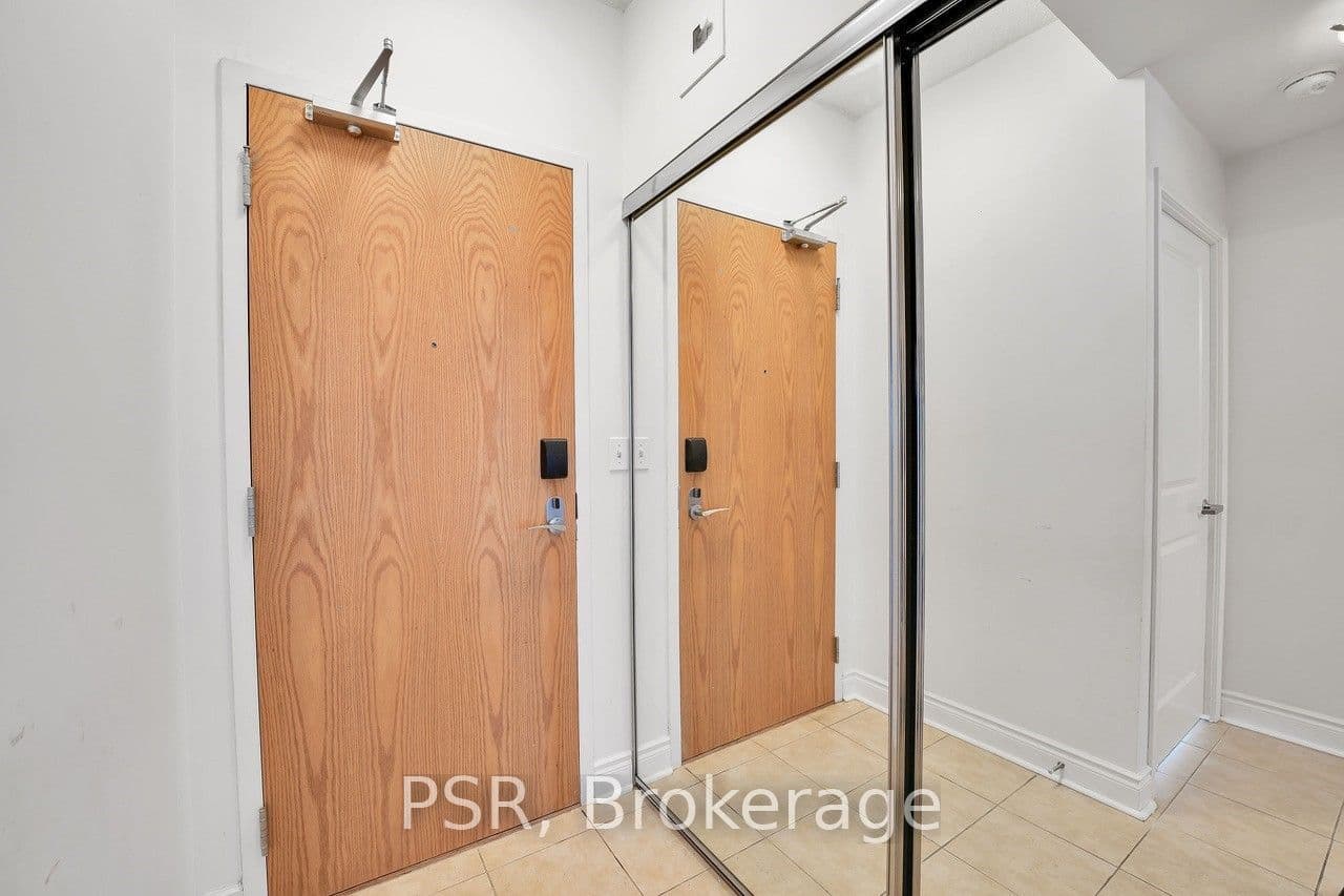 1910 Lake Shore Boulevard W 903, Toronto, ON M6S 1A5
