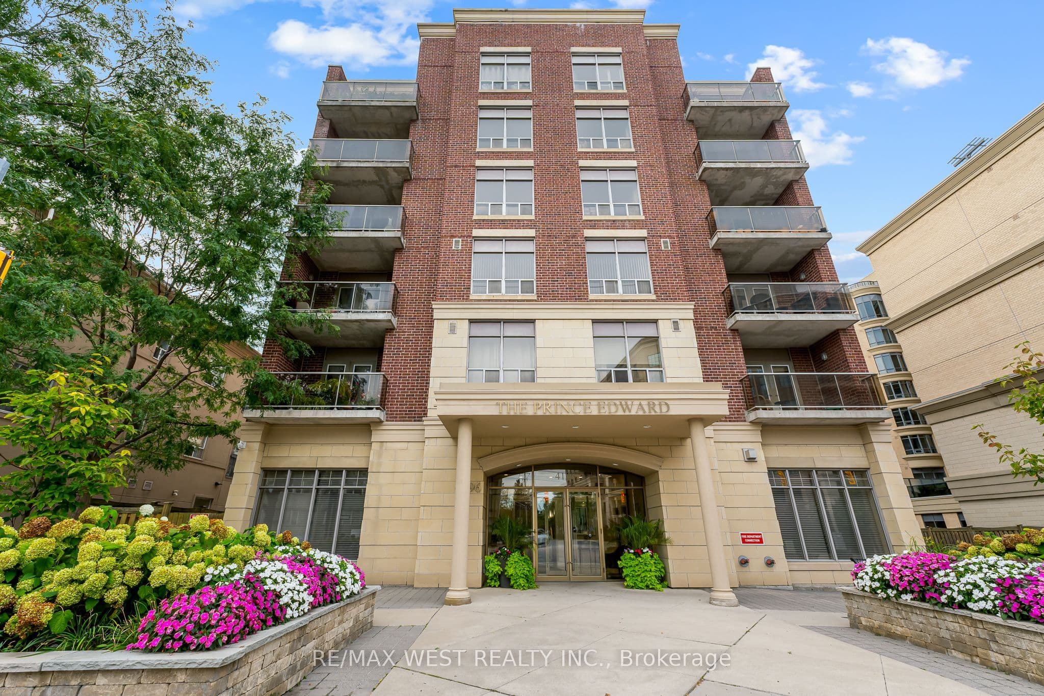 4196 Dundas Street W 402, Toronto, ON M8X 0A3