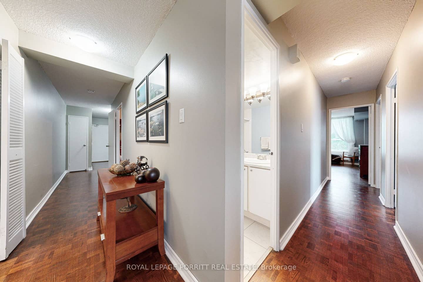 1535 Lakeshore Road E 201, Mississauga, ON L5E 3E2