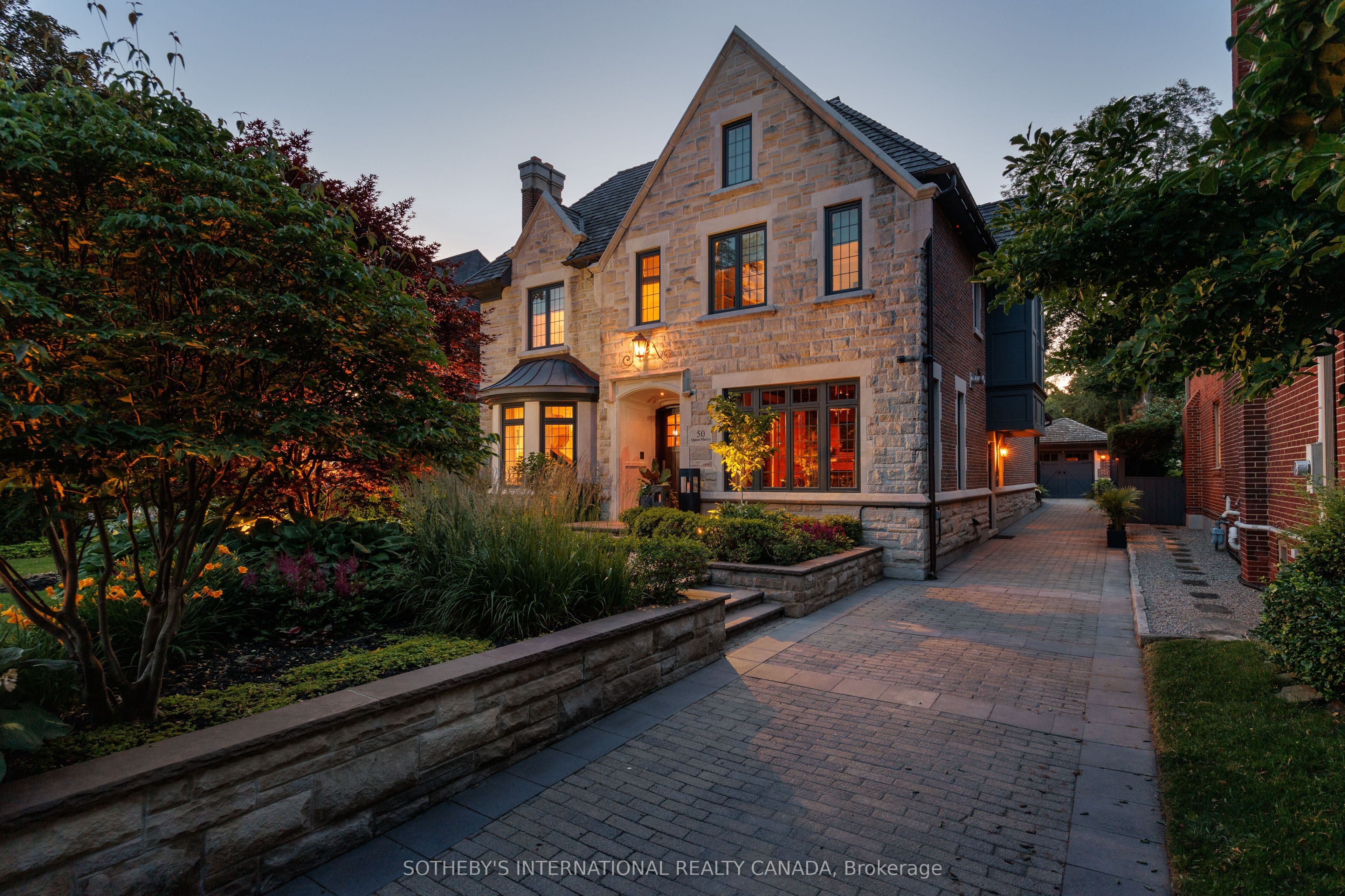 50 Queen Marys Drive, Toronto, ON M8X 1S4
