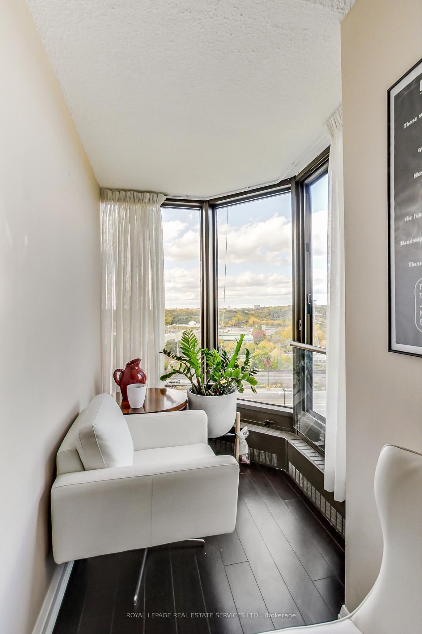 2045 Lake Shore Boulevard W 1110, Toronto, ON M8V 2Z6