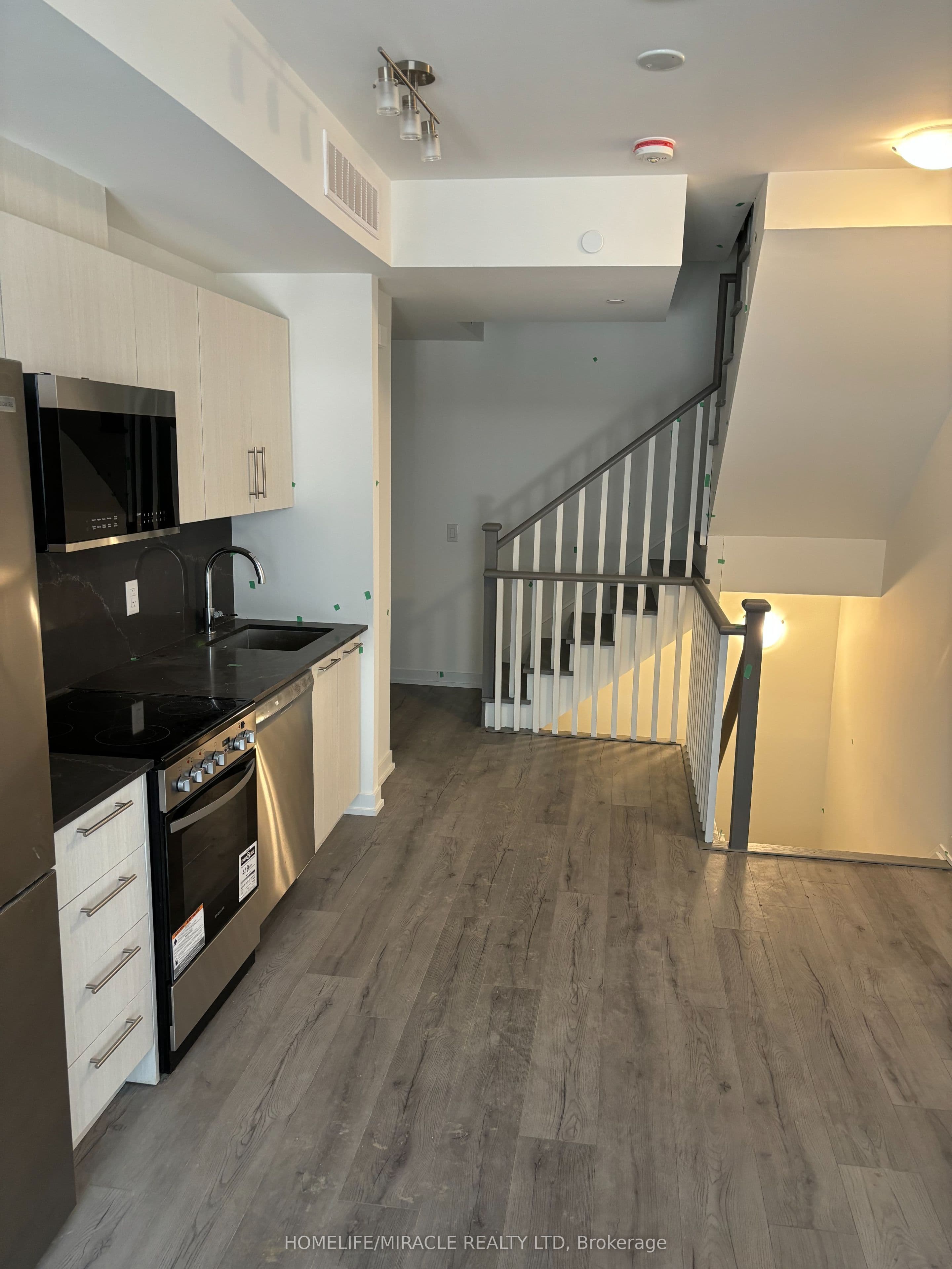 861 Sheppard Avenue W 61 BlkB, Toronto, ON M3H 0E9