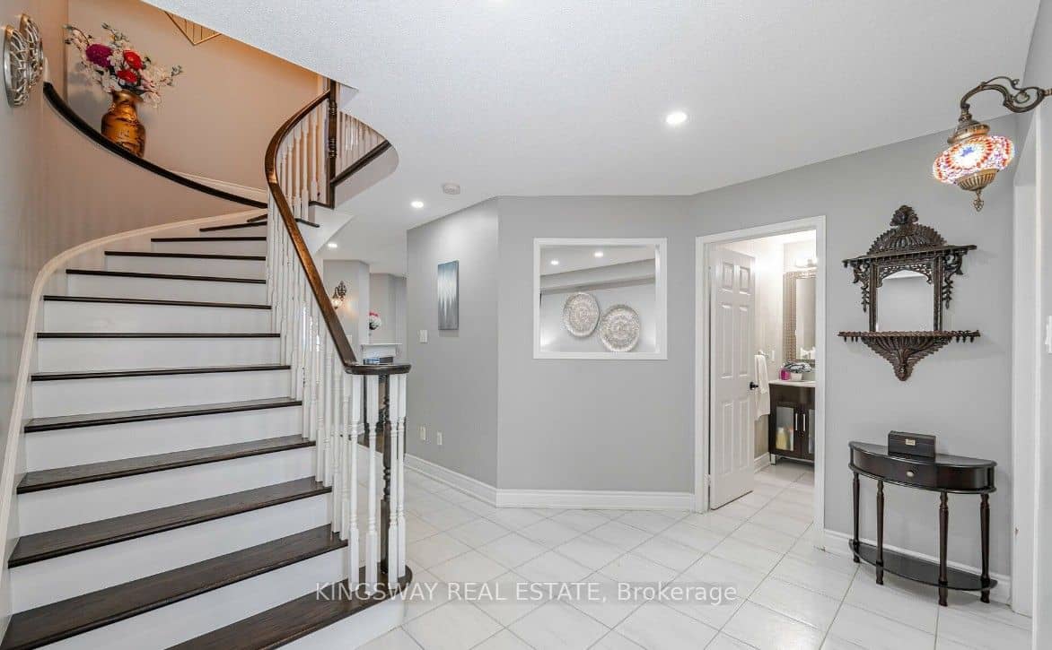 5103 Silverwater Mill Crescent, Mississauga, ON L5V 2B2