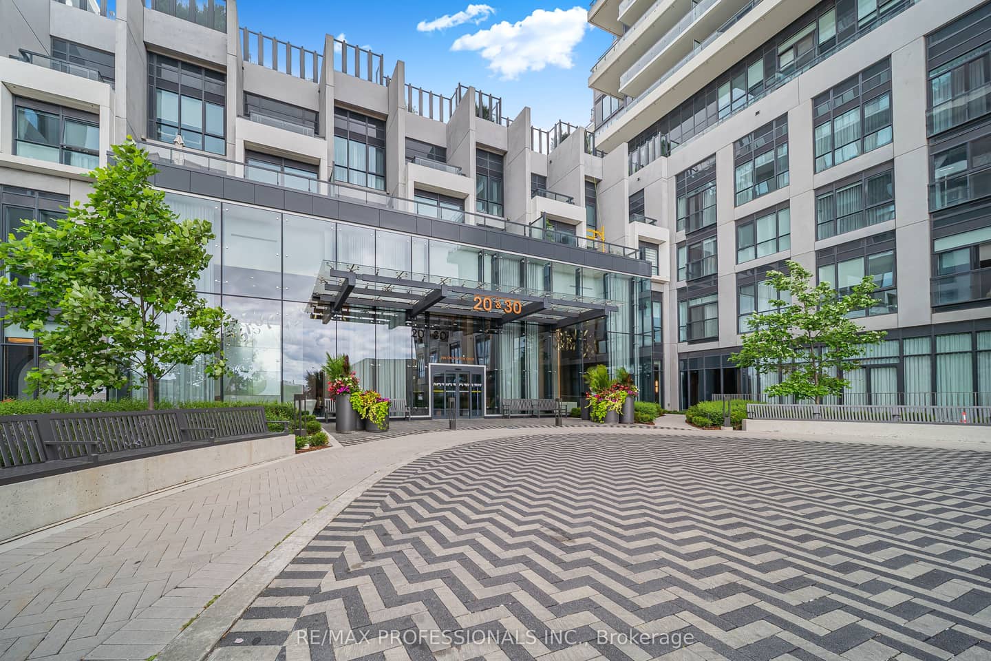 30 Inn The Park Drive 407, Toronto, ON M3C 0P7