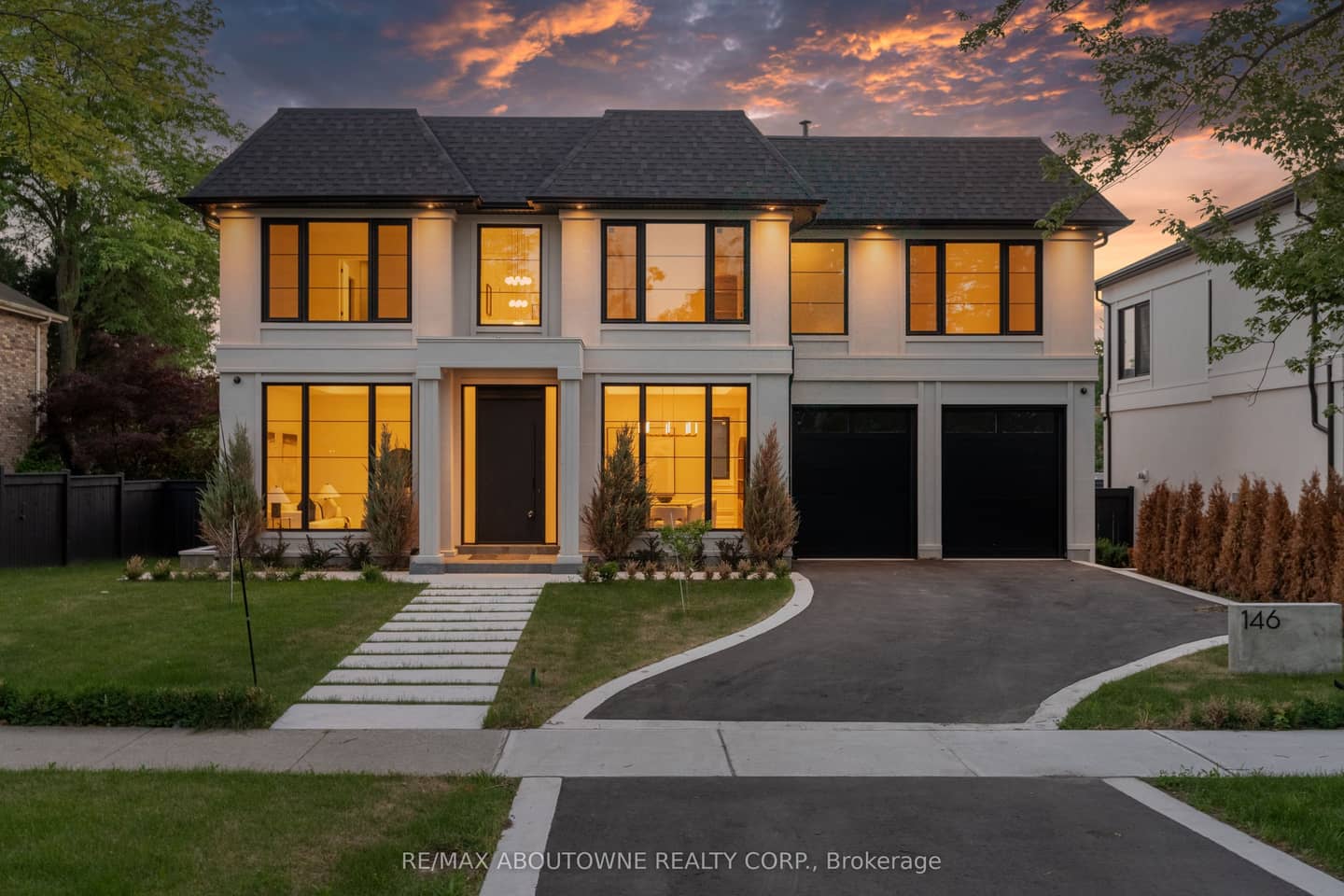 146 Third Line, Oakville, ON L6L 3Z8
