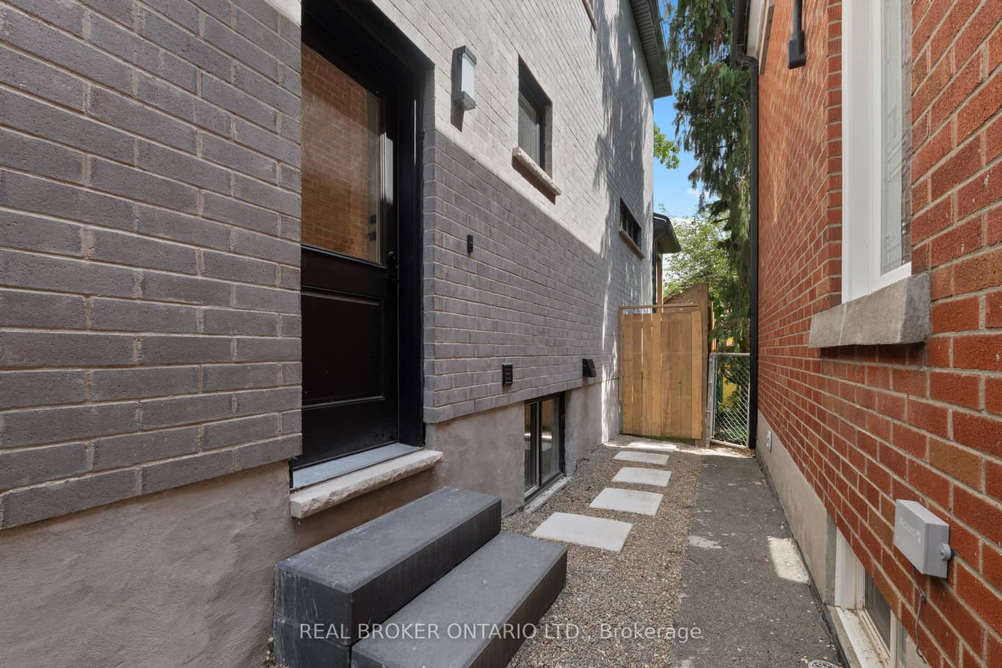 5 Marina Avenue, Toronto, ON M8W 1J8