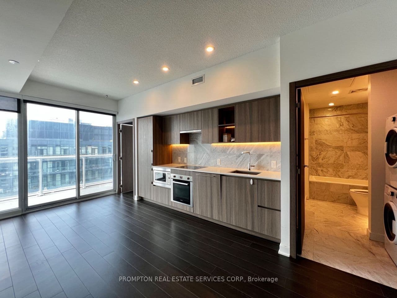 19 BATHURST Street 3502, Toronto, ON M5V 0N2