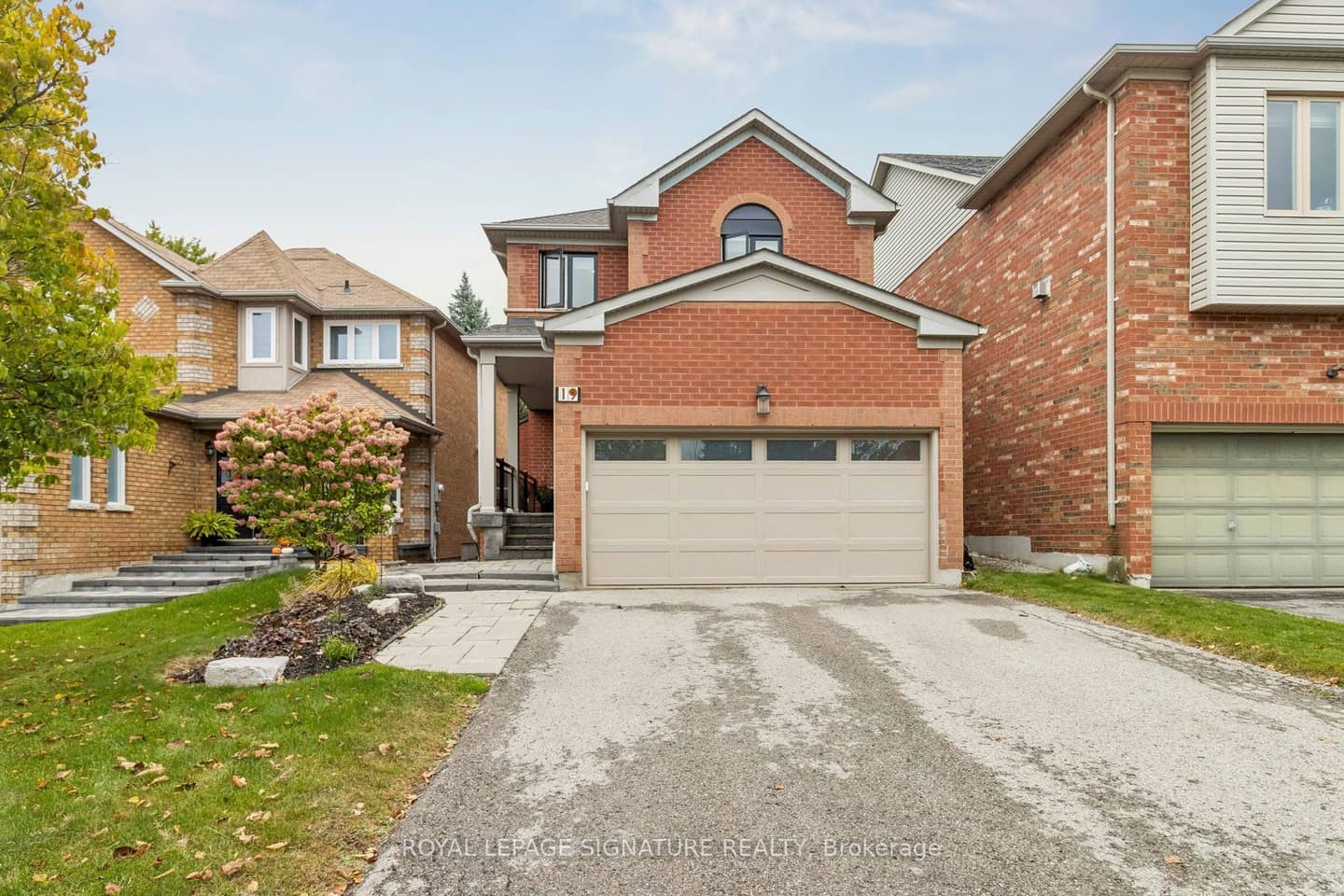 19 Ballymore Drive, Aurora, ON L4G 7E6