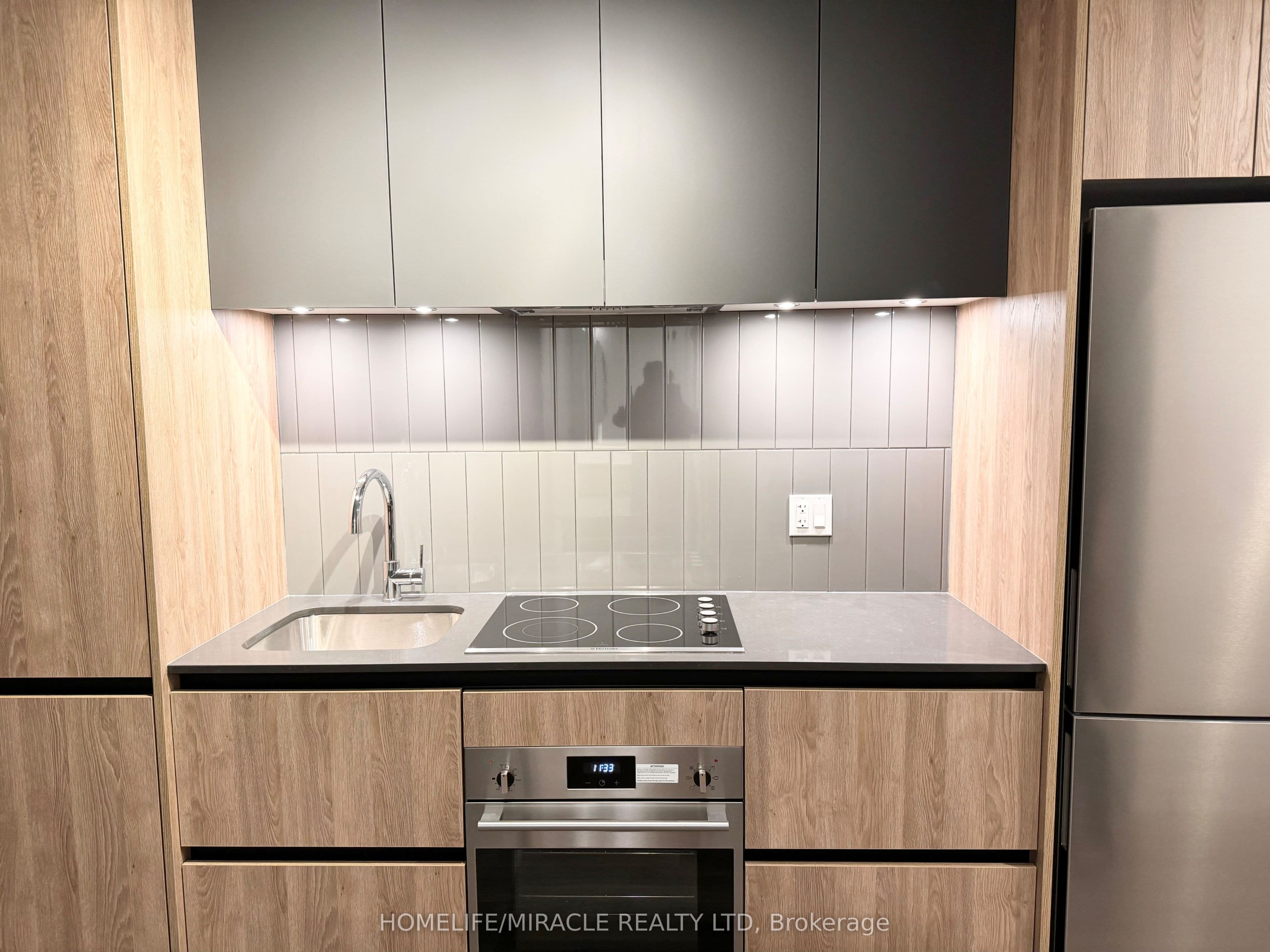 7950 Bathurst Street 2210, Vaughan, ON L4J 0B8