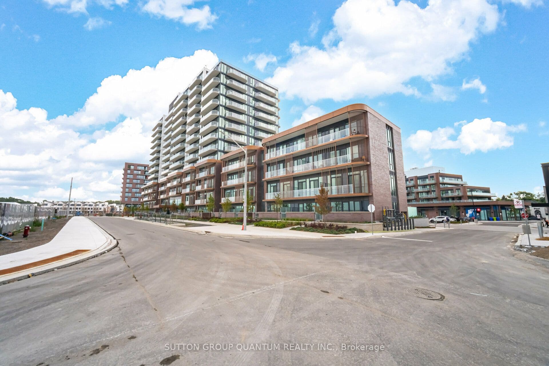220 Missinnihe Way 1307, Mississauga, ON L5H 0A9