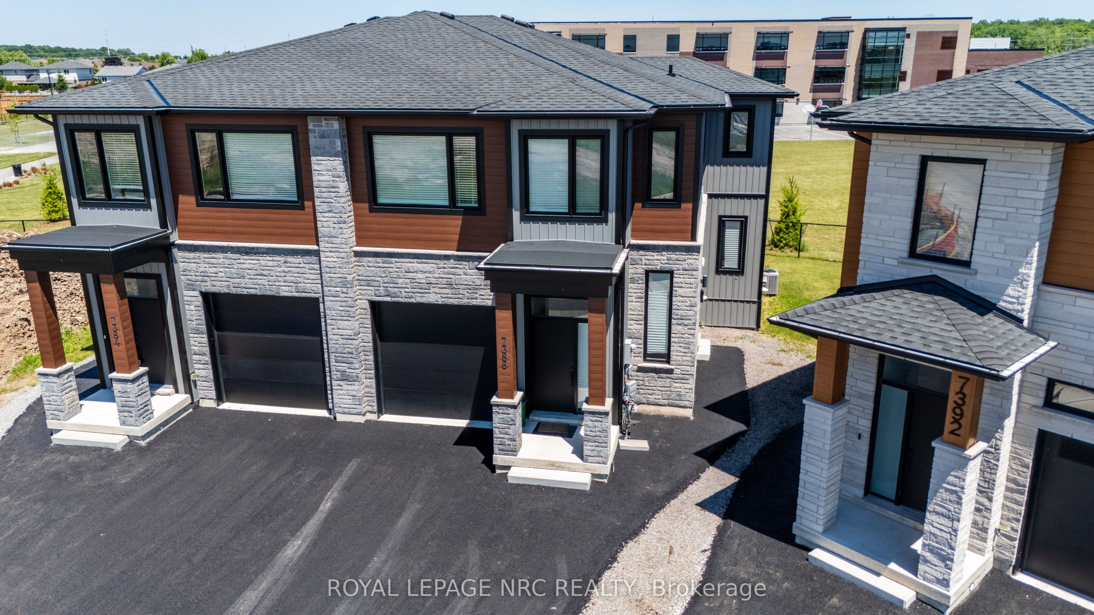 7386 Splendour Drive, Niagara Falls, ON L2H 3V8