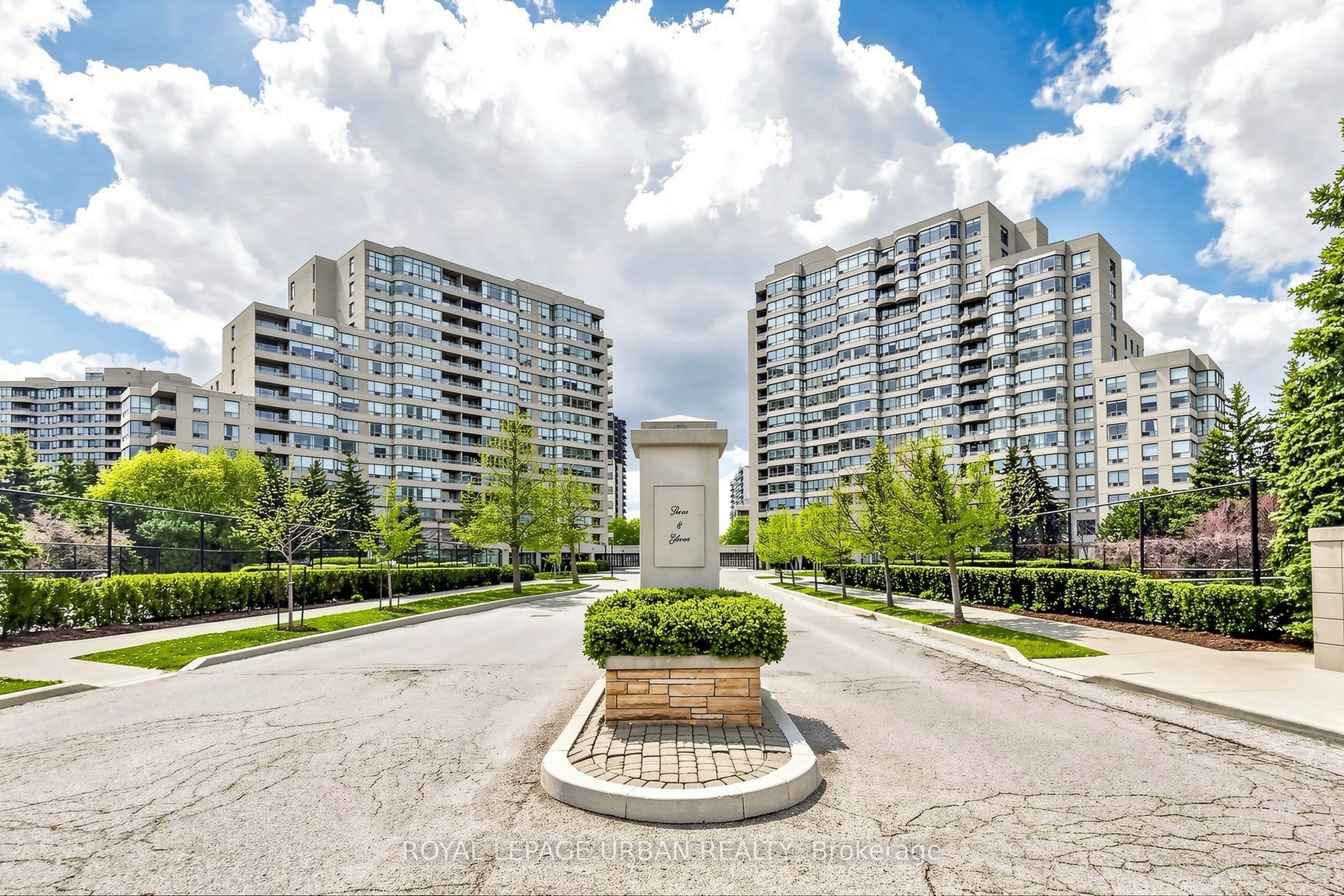 11 Townsgate Drive 110, Vaughan, ON L4J 8G4