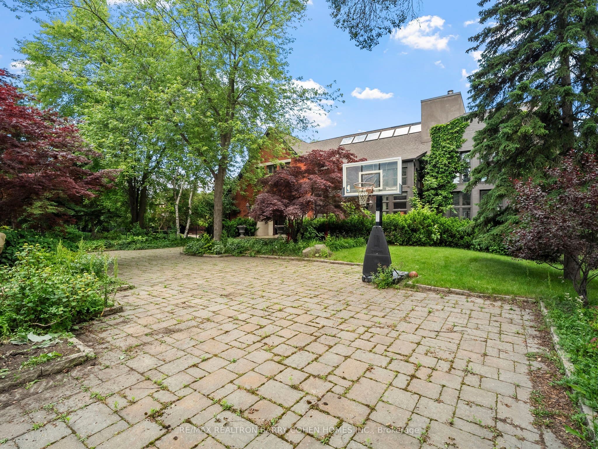 40 Old Colony Road, Toronto, ON M2L 2K1